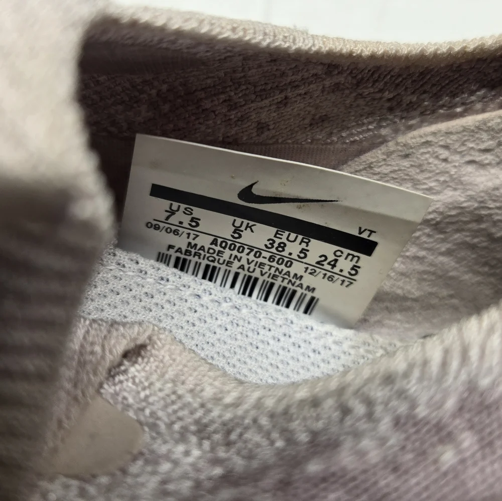 Nike Epic React Flyknit Womens Size 7.5 Running‎ Shoes AQ0070 600 Pearl Pink
